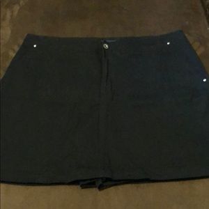 Dockers, size 12, Black Skort